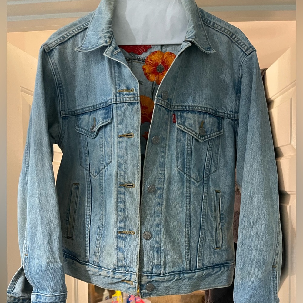 Sz. S Vintage Levi jacket with embroidered back